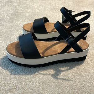 Toms Brynn Black Leather Platform Sandal